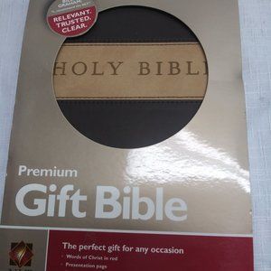 Tyndale Premium Gift Bible
